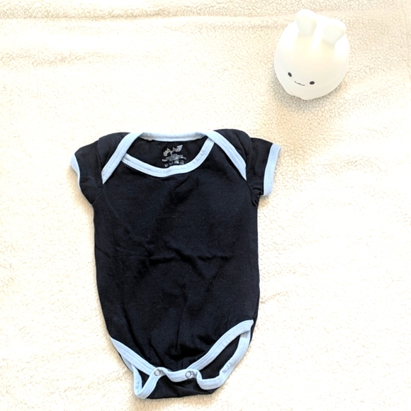 Four pack baby bodysuits, short sleeve, blue theme, various brands - Picture 5 of 9